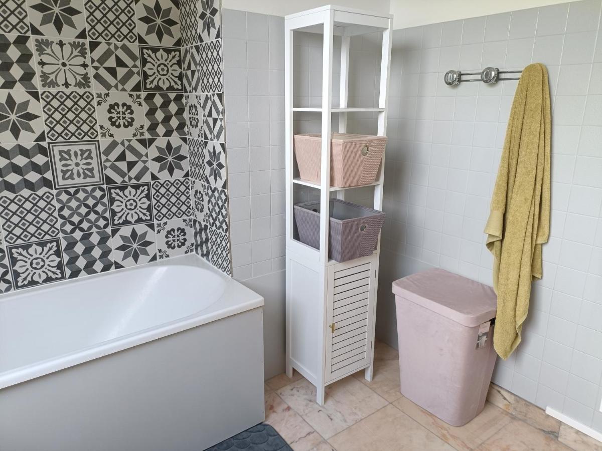 Chambre Dans Un Ecrin De Verdure Ressourcant Bourth ภายนอก รูปภาพ